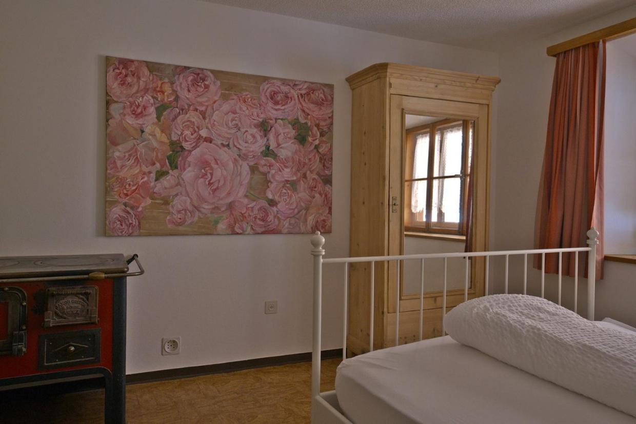 Chasa Sassalba Bed and Breakfast Lu Exteriör bild